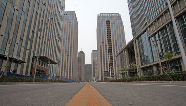 外媒：中國(guó)“曼哈頓”成“鬼城”