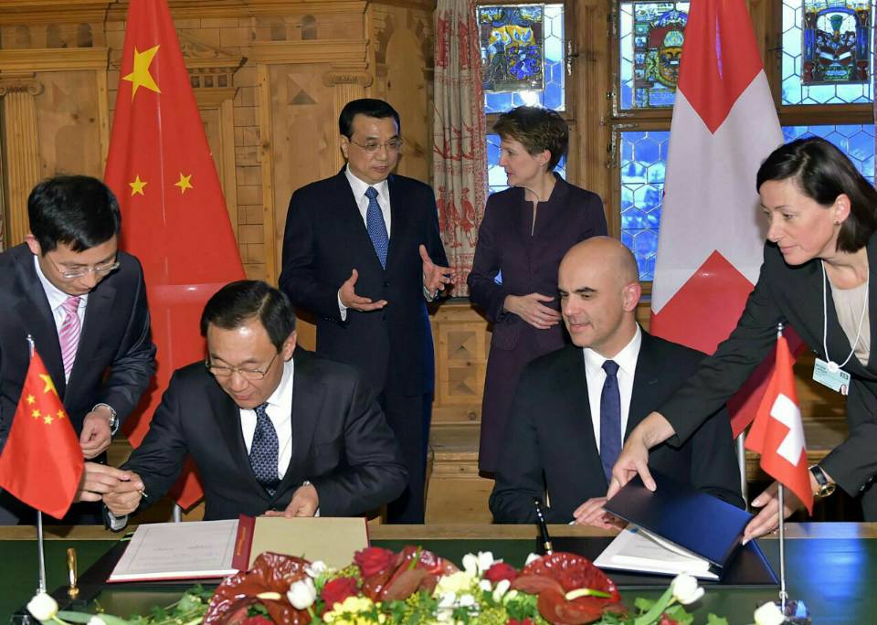 李克強(qiáng):中方歡迎瑞士參與人民幣國(guó)際化進(jìn)程