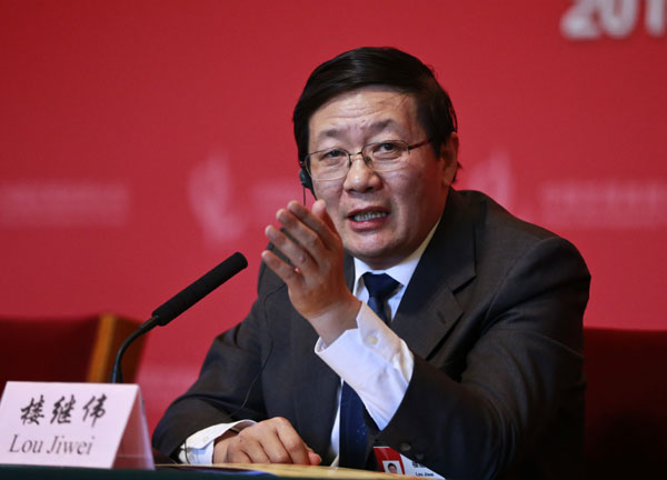 樓繼偉：社會(huì)保險(xiǎn)制度要考慮平均工資水平