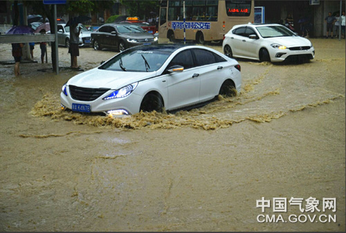 貴州銅仁遭遇大暴雨 紅色警報(bào)拉響