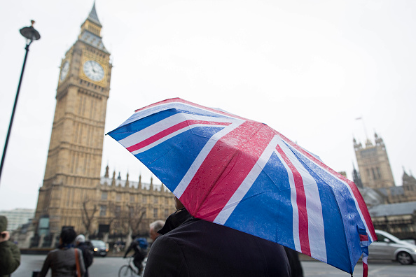 為應(yīng)對難民危機 英國將支出GDP的0.7%投入援助