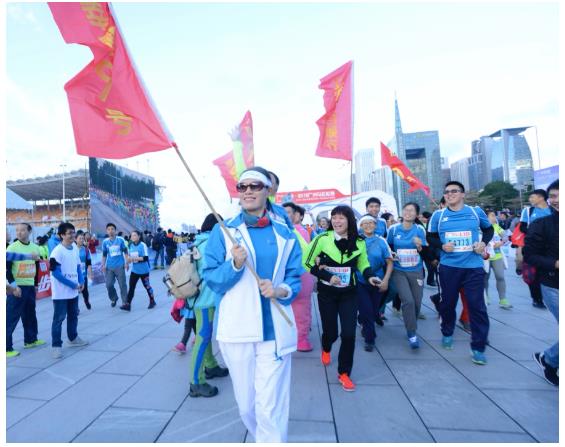 廣州馬拉松驚現(xiàn)幸福9號(hào)方隊(duì)