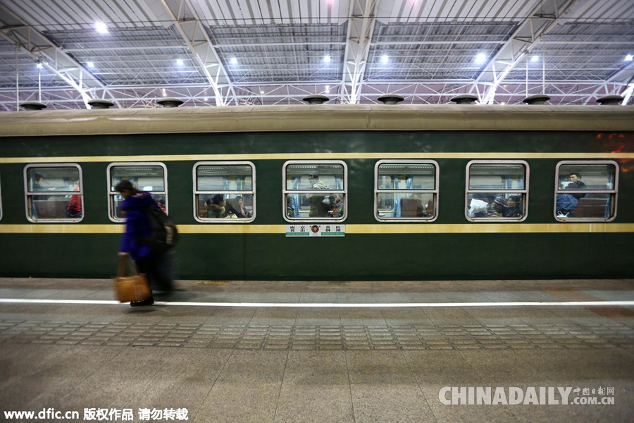 見證中國火車變遷史:從綠皮車到高鐵動車
