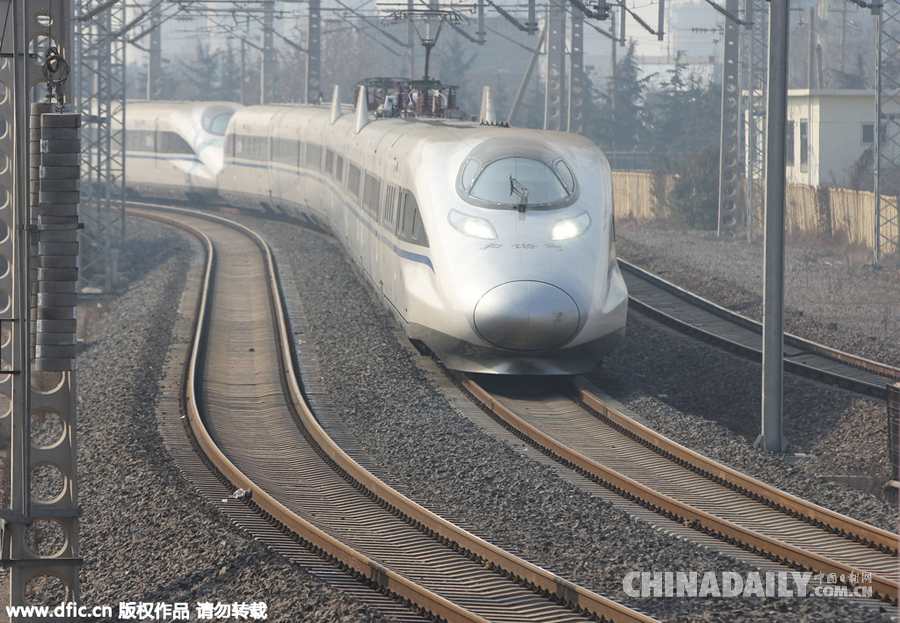 見(jiàn)證中國(guó)火車(chē)變遷史：從綠皮車(chē)到高鐵動(dòng)車(chē)