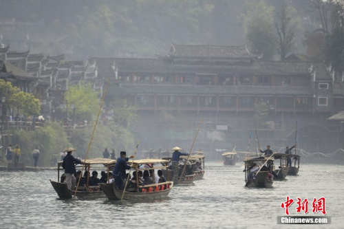 鳳凰古城“先決策后聽證”？ 官方稱依法依規(guī)依程序