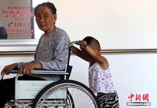 民政部:全國(guó)26個(gè)省區(qū)市已出臺(tái)高齡津貼補(bǔ)貼政策