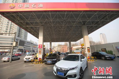油價(jià)降了！降幅為年內(nèi)最大 私家車加一箱油可省9元