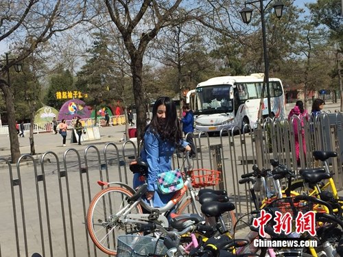 越來(lái)越多的用戶(hù)開(kāi)始使用共享單車(chē)。<a target=&apos;_blank&apos; href=&apos;http://www.chinanews.com/&apos; _fcksavedurl=&apos;http://www.chinanews.com/&apos; ></table><p align=