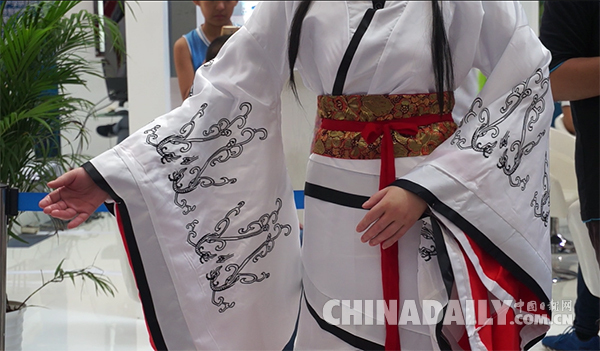 多款美女機(jī)器人亮相世界機(jī)器人大會(huì)（圖）