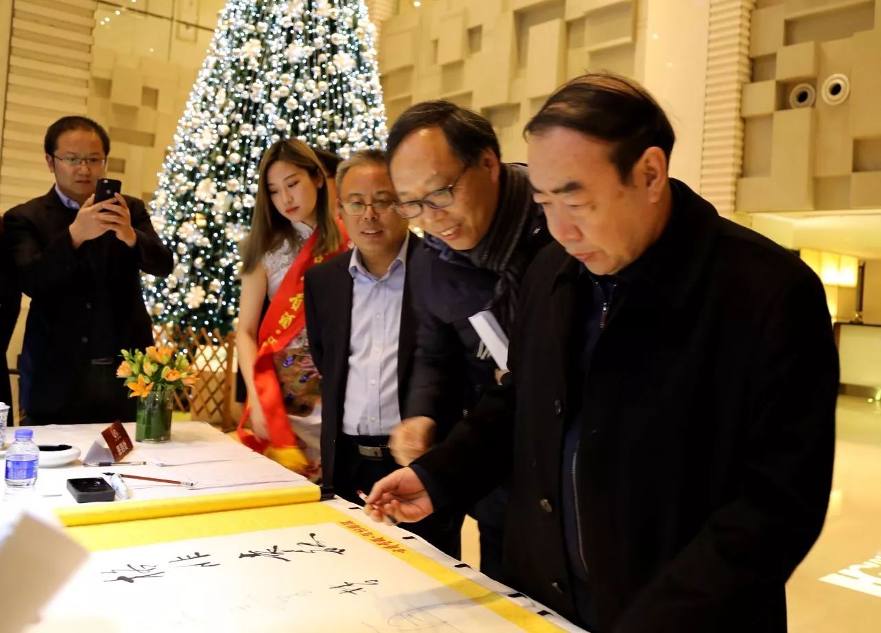 文學(xué)家園：大咖舉杯古井貢，共慶《收獲》60年！