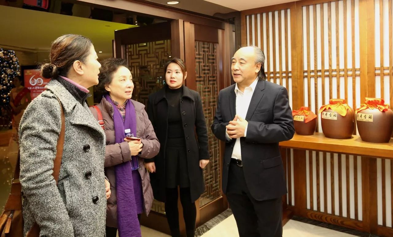 文學(xué)家園：大咖舉杯古井貢，共慶《收獲》60年！