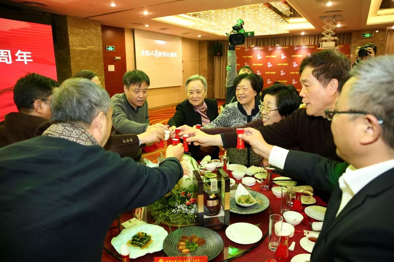 文學(xué)家園：大咖舉杯古井貢，共慶《收獲》60年！