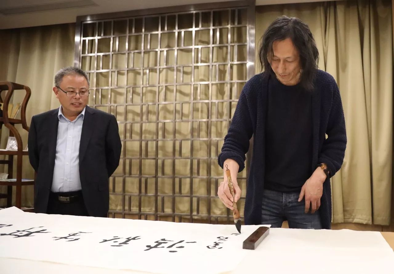 文學(xué)家園：大咖舉杯古井貢，共慶《收獲》60年！