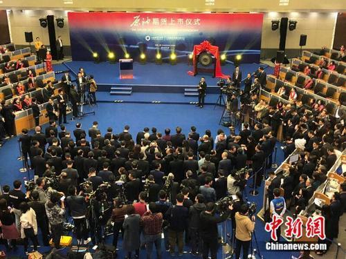 中國(guó)原油期貨上市首日開門紅 個(gè)人投資門檻50萬(wàn)元